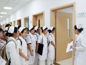 2022年四川護士學(xué)校招生條件