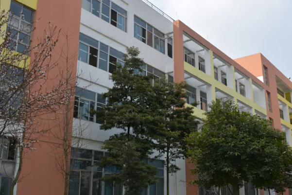 崇州市技工學(xué)校