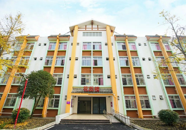 都江堰市領(lǐng)川實驗學(xué)校