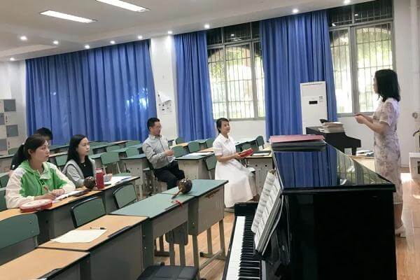 四川省雙流中學(xué)召開音樂課堂實踐活動