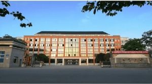郫都區(qū)第三中學(xué)是民辦還是公立學(xué)校