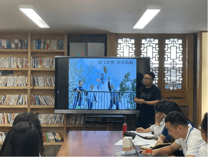 成都市郫都區(qū)綿實(shí)外國(guó)語(yǔ)學(xué)校