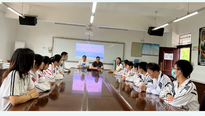 崇慶中學(xué)是公立嗎?學(xué)校在哪里?在報(bào)讀一所自己喜歡的學(xué)校的時(shí)候，大家都喜歡多了解一下學(xué)校的性質(zhì)，這樣可以判斷這個(gè)學(xué)校的位置，每個(gè)學(xué)校都有自己的特色，在這里，小編介紹一下崇慶中學(xué)性質(zhì)的相關(guān)情況希望可以幫助到大家。