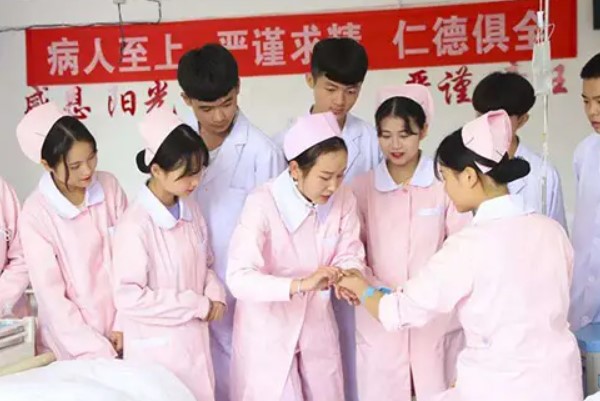 成都成醫(yī)一附院護(hù)士學(xué)校學(xué)生