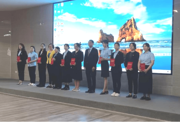 成都市郫都區(qū)川科外國語學(xué)校