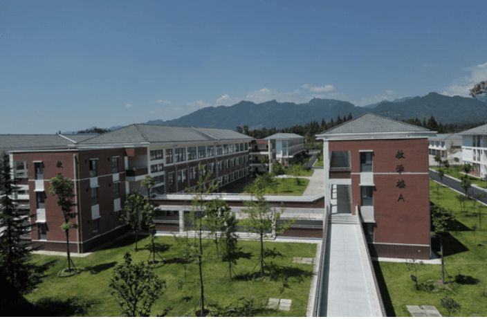 都江堰市青城山高級中學(xué)