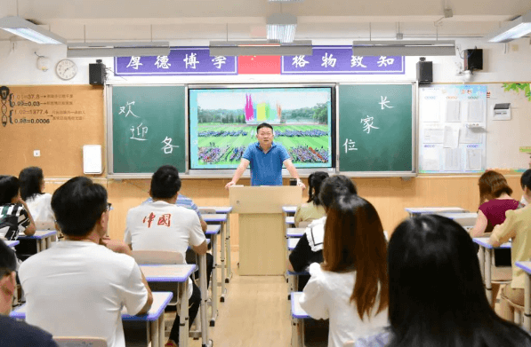 成都市郫都區(qū)綿實外國語學(xué)校