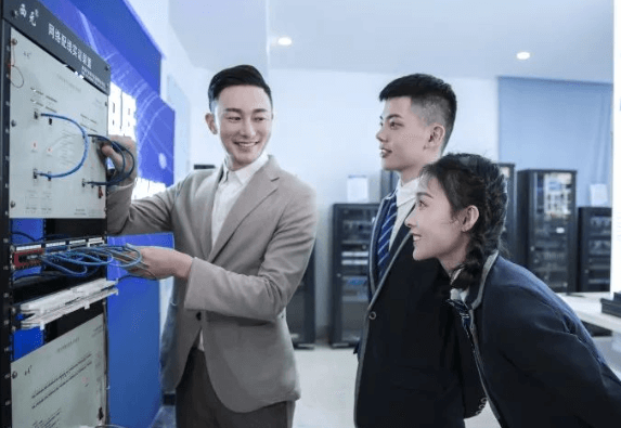 成都新華高級技工學(xué)校