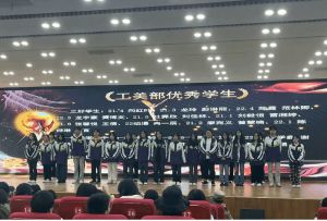 2024年四川省服裝藝術(shù)學校招生對象_報名條件