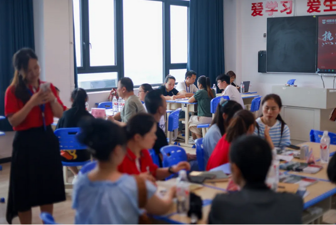 成都市龍泉驛區(qū)東競(jìng)高級(jí)中學(xué)