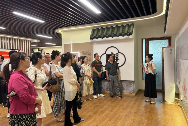 都江堰市嘉祥外國語學(xué)校