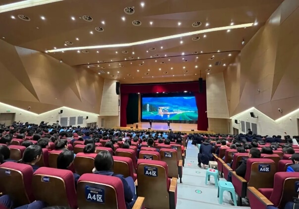 成都市新津區(qū)成外學(xué)校