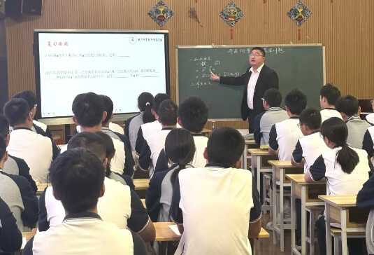 成都市實(shí)驗(yàn)外國語學(xué)校