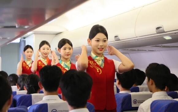 成都航空旅游職業(yè)學(xué)校