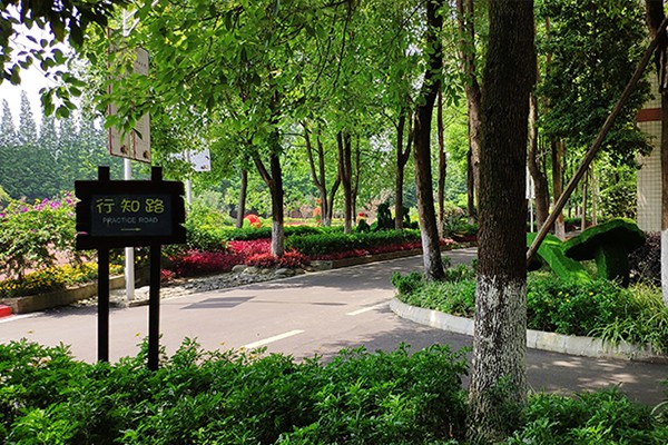都江堰玉壘中學(xué)