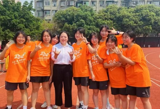 雙流藝體中學老師和學生