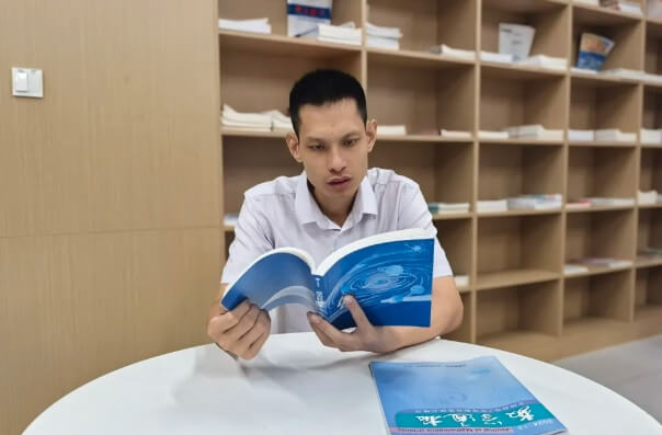 都江堰市嘉祥外國語學校