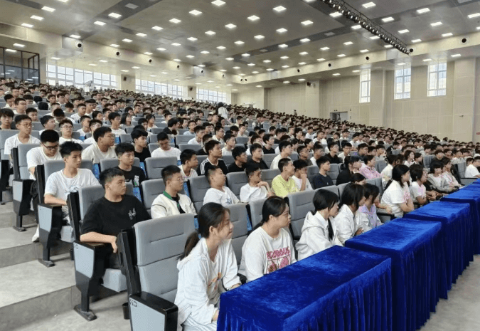 成都汽車職業(yè)技術學校